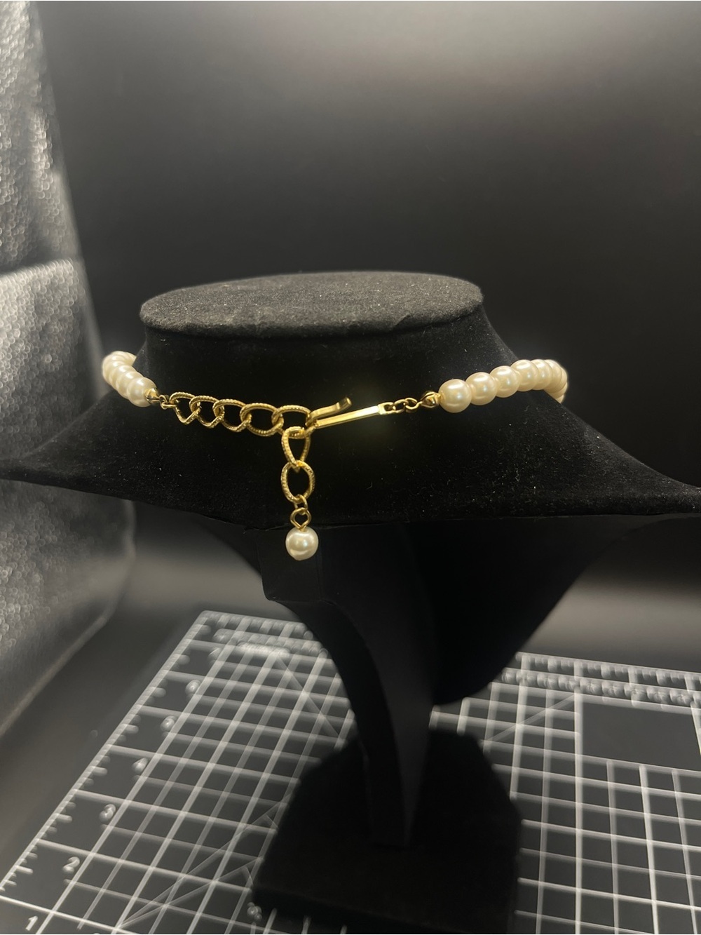 Vintage Avon 18” Faux Pearl Bow Necklace Gold Tone Rhinestone Tassel - Picture 4 of 11